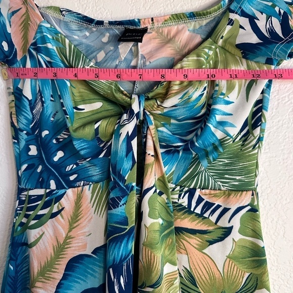 Privy Tropical Floral Print with Tie Front Body Con dress in blues & greens-XS - Picture 6 of 13